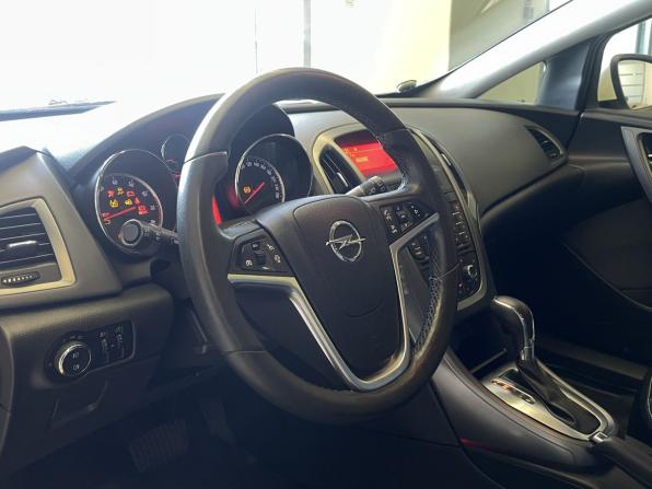Opel Astra J Рестайлинг с пробегом 2012 года, цена 785 000 рублей, 161000 км, хэтчбек, Автокод Объявления