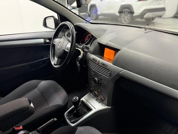 Opel Astra H Рестайлинг с пробегом 2011 года, цена 415 000 рублей, 245000 км, седан, Автокод Объявления