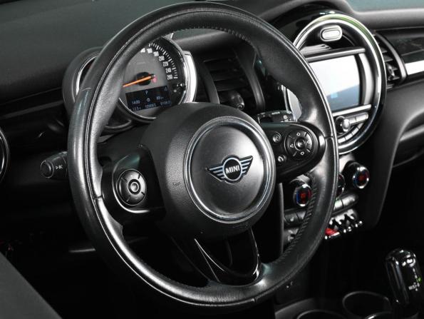 Mini Hatch III (F55/F56) Рестайлинг с пробегом 2019 года, цена 1 999 000 рублей, 109065 км, хэтчбек, Автокод Объявления
