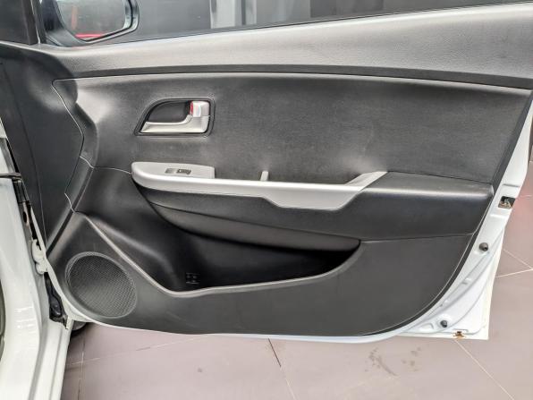 Kia Rio III Рестайлинг с пробегом 2015 года, цена 1 250 000 рублей, 83676 км, хэтчбек, Автокод Объявления