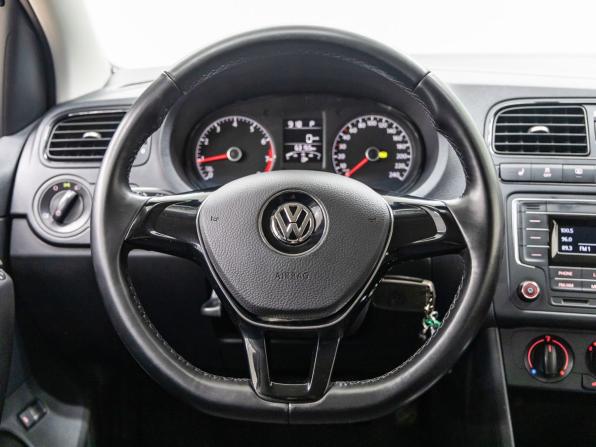 Volkswagen Polo V Рестайлинг с пробегом 2016 года, цена 1 081 000 рублей, 88000 км, седан, Автокод Объявления