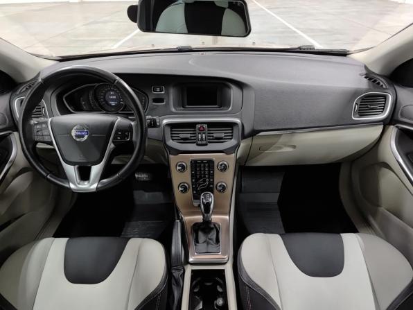 Volvo V40 Cross Country I с пробегом 2014 года, цена 1 349 000 рублей, 72554 км, хэтчбек, Автокод Объявления