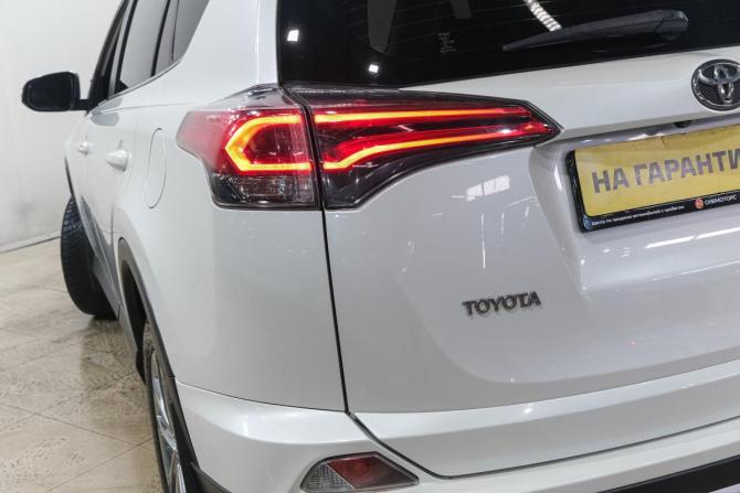 Toyota RAV4 IV (XA40) Рестайлинг с пробегом 2015 года, цена 2 429 000 рублей, 202000 км, внедорожник, Автокод Объявления