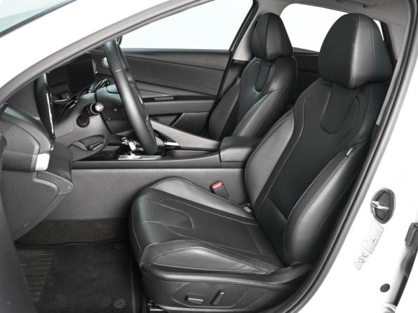 Hyundai Elantra VII (CN7) Рестайлинг с пробегом 2023 года, цена 2 199 000 рублей, 45444 км, седан, Автокод Объявления