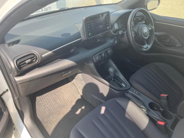 Toyota Yaris IV с пробегом 2021 года, цена 1 200 000 рублей, 85000 км, хэтчбек, Автокод Объявления