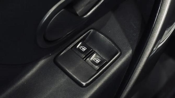 Renault Logan II Рестайлинг с пробегом 2021 года, цена 1 370 000 рублей, 42272 км, седан, Автокод Объявления