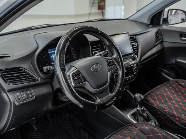 Hyundai Solaris II с пробегом 2019 года, цена 1 361 000 рублей, 102142 км, седан, Автокод Объявления
