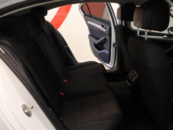 Volkswagen Passat B8 с пробегом 2015 года, цена 1 450 000 рублей, 216254 км, седан, Автокод Объявления