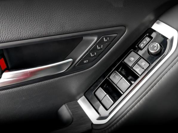 Toyota Land Cruiser 300 Series с пробегом 2021 года, цена 8 670 000 рублей, 110594 км, внедорожник, Автокод Объявления