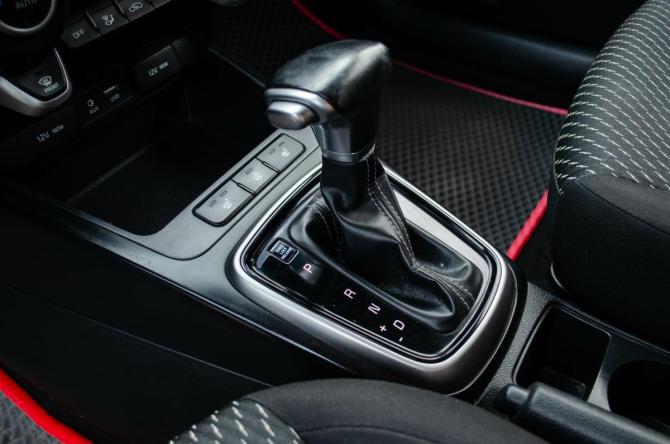 Kia Rio IV с пробегом 2018 года, цена 1 350 000 рублей, 105000 км, седан, Автокод Объявления