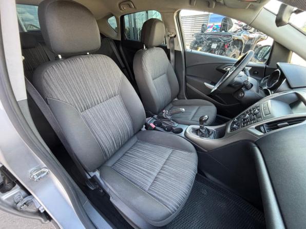 Opel Astra J с пробегом 2012 года, цена 595 000 рублей, 218000 км, хэтчбек, Автокод Объявления