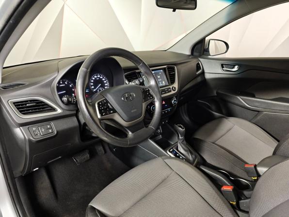 Hyundai Solaris II с пробегом 2017 года, цена 1 451 000 рублей, 37401 км, седан, Автокод Объявления