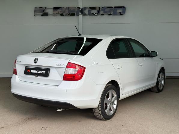 Skoda Rapid I с пробегом 2015 года, цена 1 180 000 рублей, 97000 км, лифтбек, Автокод Объявления