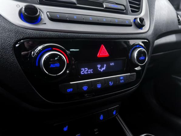 Hyundai Solaris II с пробегом 2018 года, цена 1 349 000 рублей, 176000 км, седан, Автокод Объявления