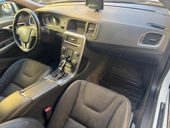 Volvo S60 II Рестайлинг с пробегом 2015 года, цена 979 000 рублей, 168127 км, седан, Автокод Объявления