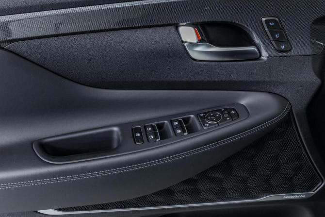 Hyundai Santa Fe IV Рестайлинг с пробегом 2021 года, цена 3 567 000 рублей, 92489 км, внедорожник, Автокод Объявления