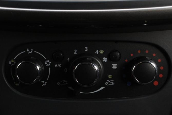 Renault Logan II с пробегом 2015 года, цена 745 000 рублей, 190657 км, седан, Автокод Объявления
