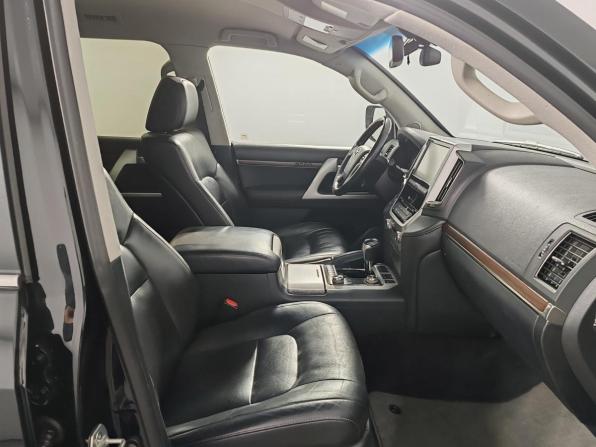 Toyota Land Cruiser 200 Series Рестайлинг 2 с пробегом 2015 года, цена 4 800 000 рублей, 199129 км, внедорожник, Автокод Объявления