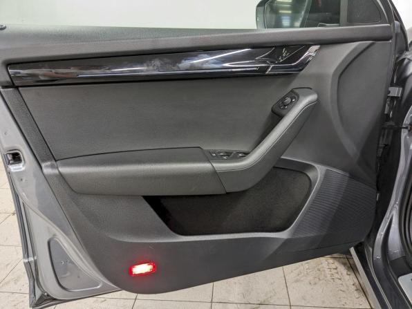 Skoda Octavia III (A7) Рестайлинг с пробегом 2019 года, цена 2 190 000 рублей, 92323 км, лифтбек, Автокод Объявления