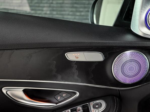 Mercedes-Benz C-Класс IV (W205) Рестайлинг с пробегом 2019 года, цена 2 700 000 рублей, 132960 км, седан, Автокод Объявления
