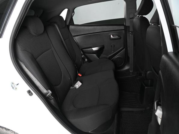 Kia Rio III Рестайлинг с пробегом 2015 года, цена 1 159 000 рублей, 72159 км, хэтчбек, Автокод Объявления
