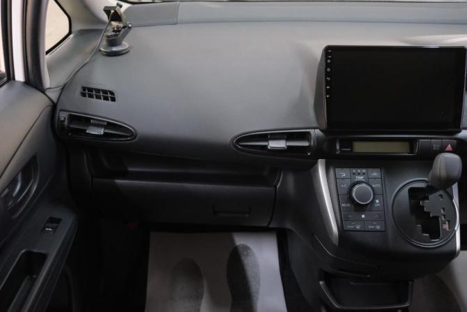Toyota Wish II Рестайлинг с пробегом 2017 года, цена 1 819 000 рублей, 89000 км, минивэн, Автокод Объявления