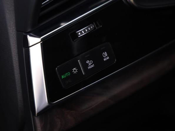 Audi Q8 I (4M) с пробегом 2018 года, цена 4 900 000 рублей, 172536 км, внедорожник, Автокод Объявления