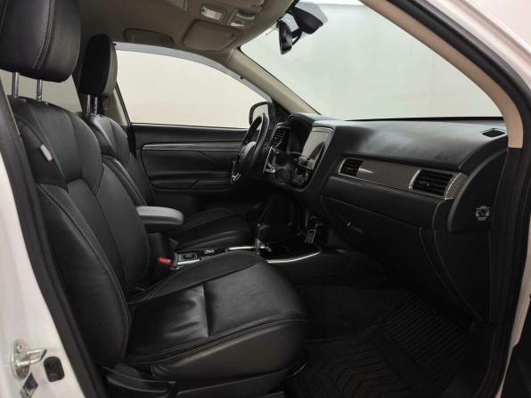 Mitsubishi Outlander III Рестайлинг 3 с пробегом 2018 года, цена 2 740 000 рублей, 53902 км, внедорожник, Автокод Объявления