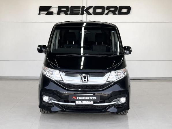Honda Stepwgn V с пробегом 2015 года, цена 1 829 000 рублей, 253999 км, минивэн, Автокод Объявления