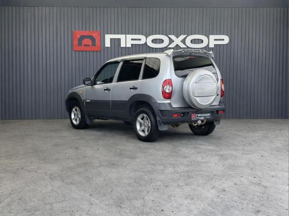 Chevrolet Niva I Рестайлинг с пробегом 2011 года, цена 427 000 рублей, 234814 км, внедорожник, Автокод Объявления