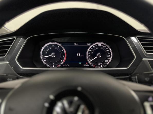 Volkswagen Tiguan II с пробегом 2018 года, цена 2 399 000 рублей, 178565 км, внедорожник, Автокод Объявления