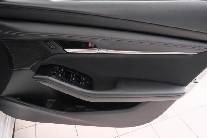 Mazda 3 IV (BP) с пробегом 2019 года, цена 1 799 000 рублей, 86000 км, хэтчбек, Автокод Объявления