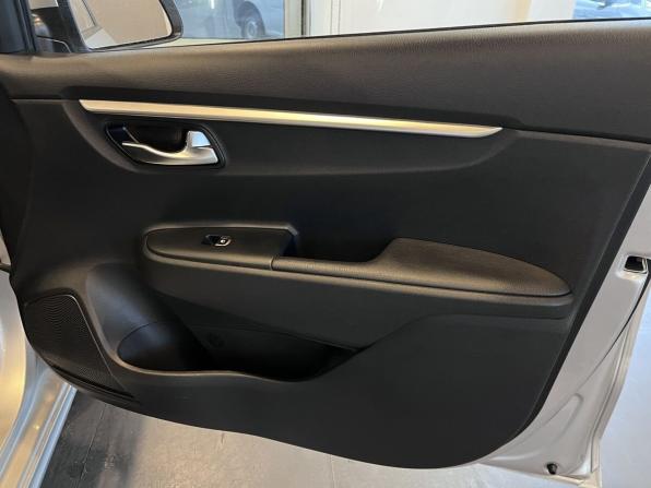 Kia Rio IV Рестайлинг с пробегом 2021 года, цена 2 030 000 рублей, 54010 км, седан, Автокод Объявления