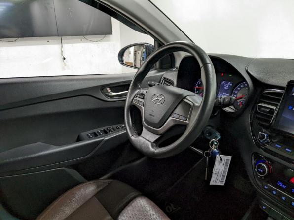 Hyundai Solaris II Рестайлинг с пробегом 2021 года, цена 1 450 000 рублей, 158101 км, седан, Автокод Объявления