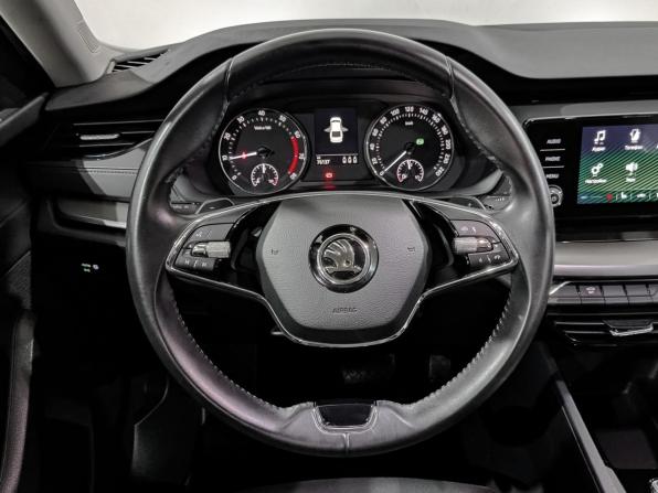 Skoda Octavia IV (A8) с пробегом 2021 года, цена 2 425 000 рублей, 76127 км, лифтбек, Автокод Объявления