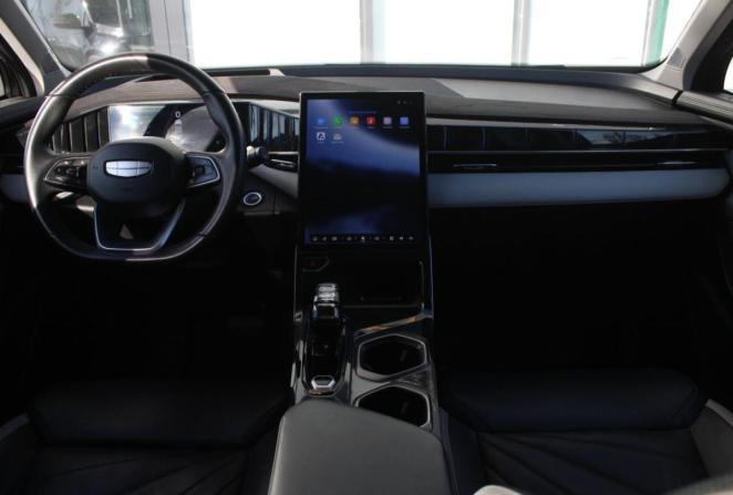 Geely Atlas II с пробегом 2024 года, цена 3 050 000 рублей, 45298 км, внедорожник, Автокод Объявления