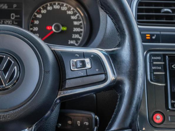 Volkswagen Polo V Рестайлинг с пробегом 2018 года, цена 798 000 рублей, 212901 км, седан, Автокод Объявления