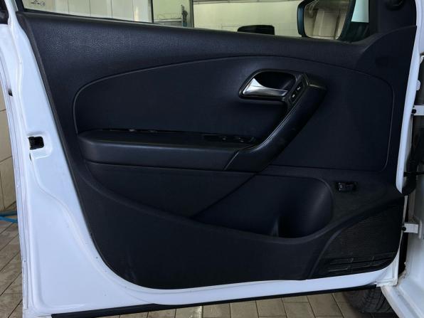 Volkswagen Polo V с пробегом 2014 года, цена 580 000 рублей, 281809 км, седан, Автокод Объявления