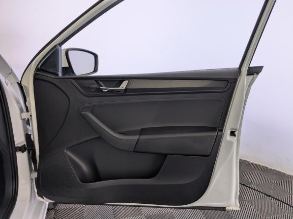 Skoda Rapid II с пробегом 2021 года, цена 1 450 000 рублей, 143273 км, лифтбек, Автокод Объявления