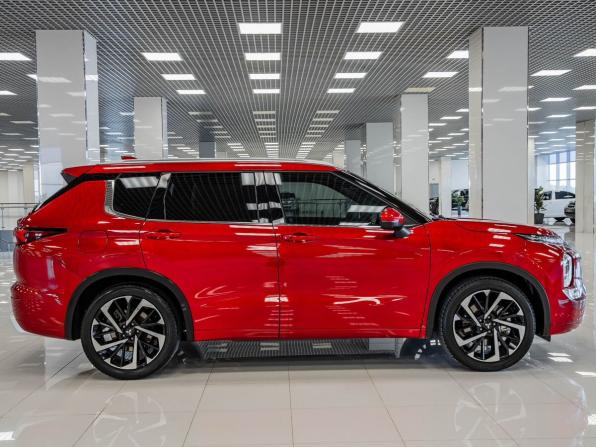 Mitsubishi Outlander IV с пробегом 2023 года, цена 3 946 000 рублей, 30556 км, внедорожник, Автокод Объявления