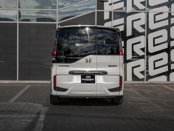Honda Stepwgn V Рестайлинг с пробегом 2018 года, цена 2 020 000 рублей, 163723 км, минивэн, Автокод Объявления