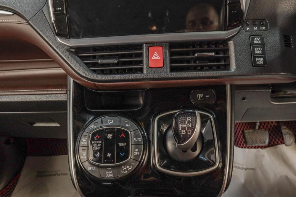 Toyota Esquire I Рестайлинг Челябинск  - изображение 15