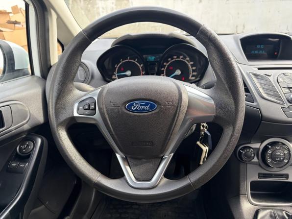 Ford Fiesta Mk6 Рестайлинг с пробегом 2015 года, цена 675 000 рублей, 135100 км, седан, Автокод Объявления