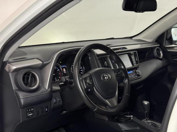 Toyota RAV4 IV (XA40) Рестайлинг с пробегом 2017 года, цена 2 699 000 рублей, 142211 км, внедорожник, Автокод Объявления