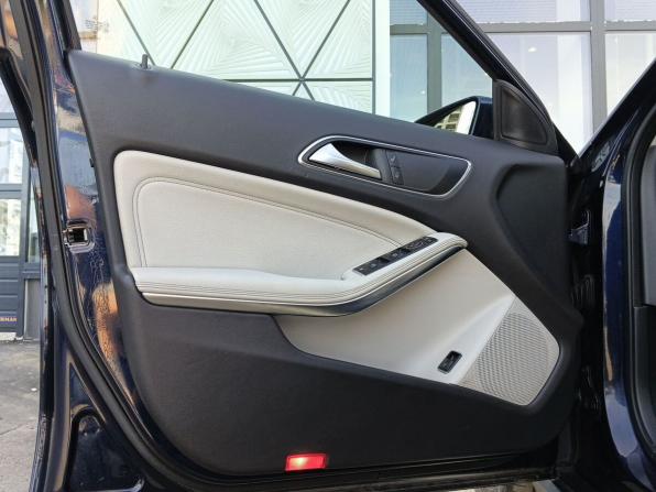 Mercedes-Benz GLA I (X156) Рестайлинг с пробегом 2018 года, цена 2 499 000 рублей, 117000 км, внедорожник, Автокод Объявления