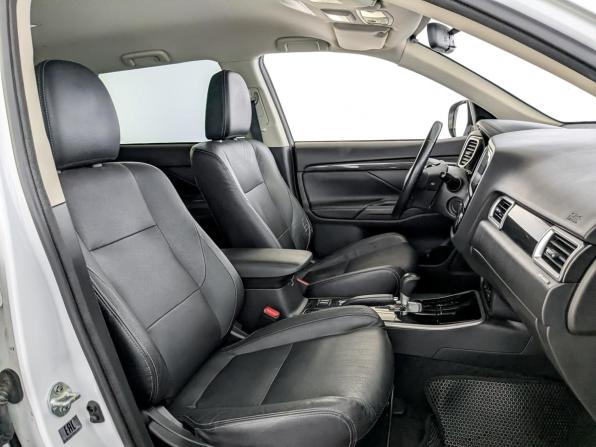 Mitsubishi Outlander III Рестайлинг 2 с пробегом 2018 года, цена 1 875 000 рублей, 213152 км, внедорожник, Автокод Объявления