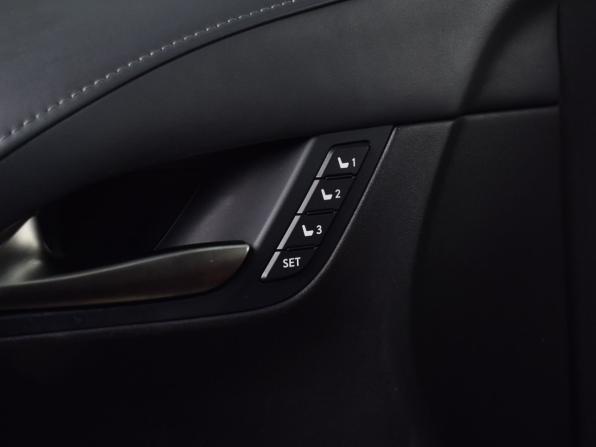 Lexus LX III Рестайлинг 2 с пробегом 2018 года, цена 8 549 995 рублей, 186670 км, внедорожник, Автокод Объявления