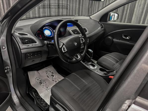 Renault Fluence I Рестайлинг с пробегом 2016 года, цена 829 000 рублей, 158000 км, седан, Автокод Объявления