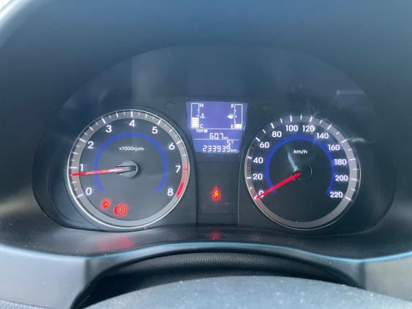 Hyundai Solaris I Рестайлинг с пробегом 2015 года, цена 690 000 рублей, 233869 км, хэтчбек, Автокод Объявления