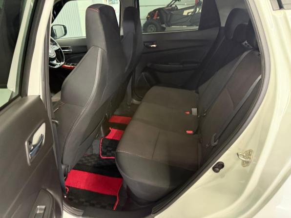 Suzuki Swift V с пробегом 2022 года, цена 1 437 000 рублей, 61424 км, хэтчбек, Автокод Объявления